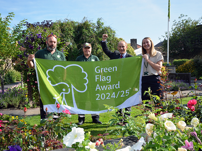 Bath Gardens Bakewell Green Flag 2024. Deputy Council Leader Cllr Bob Butcher (second right) with Community Development Manager Becky Cummins and park workers
